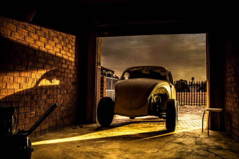 carrosserie-COLOMARS-min_car_garage_volkswagen_sunset_vw_beetle-81658